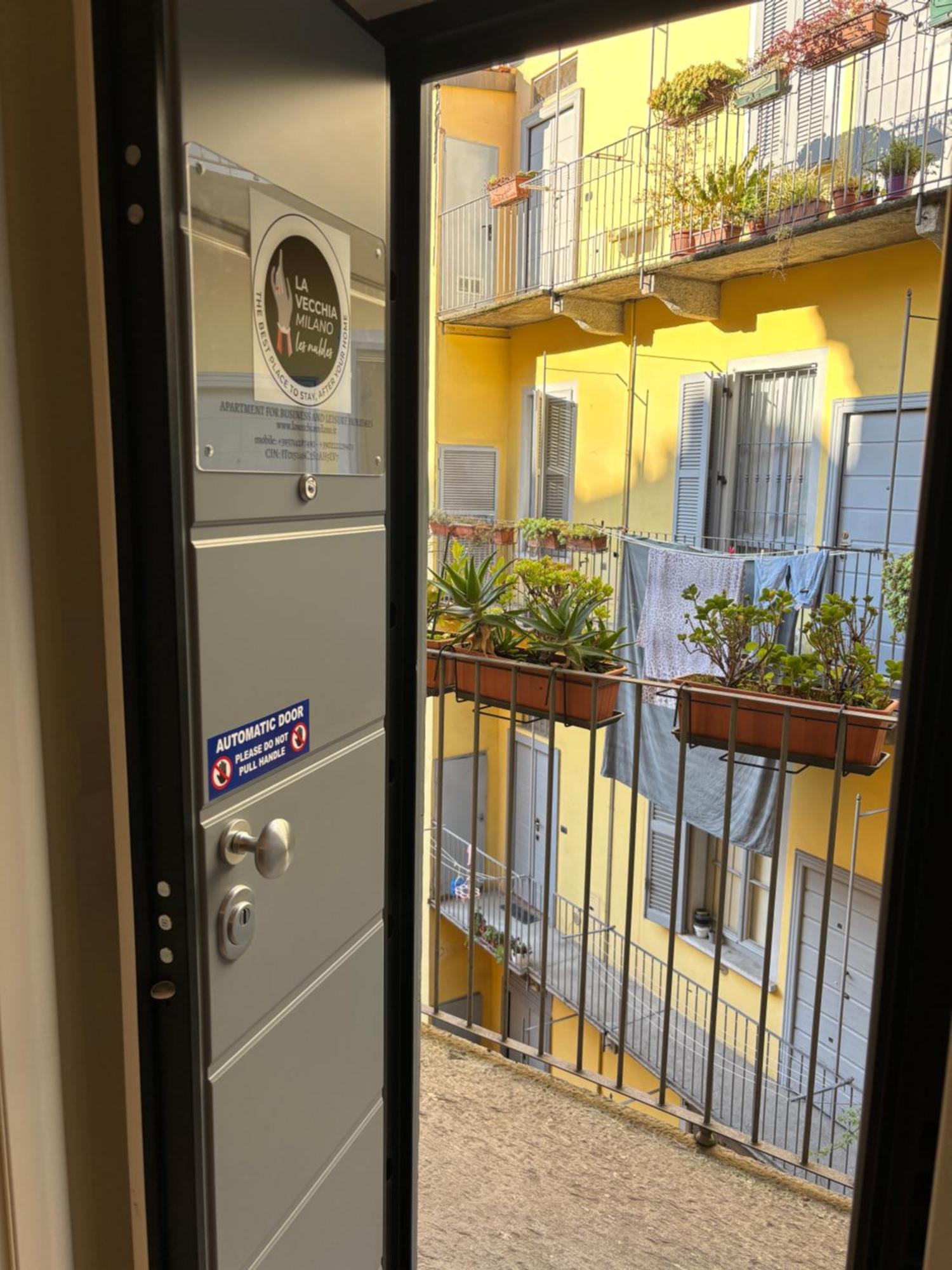 La Vecchia Milano-Les Nubles Vannucci - Il Ballatoio E Il Cortile エクステリア 写真